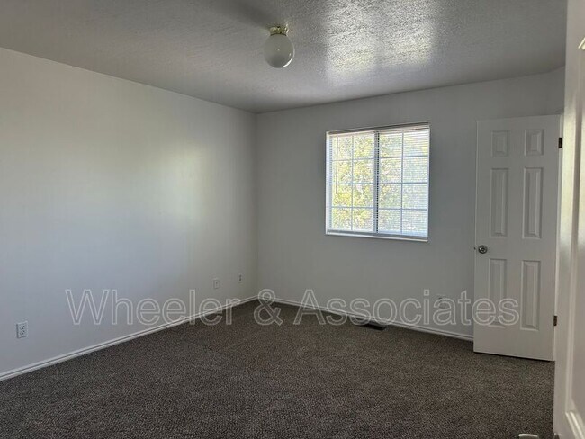 Building Photo - 1315 S 120 E