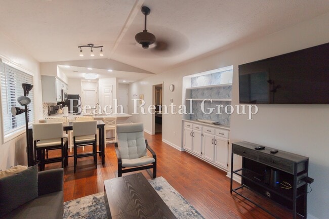 Building Photo - 4109 Pinehurst Cir