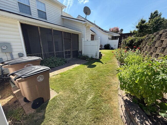 Building Photo - 305 Sugar Maple Ave