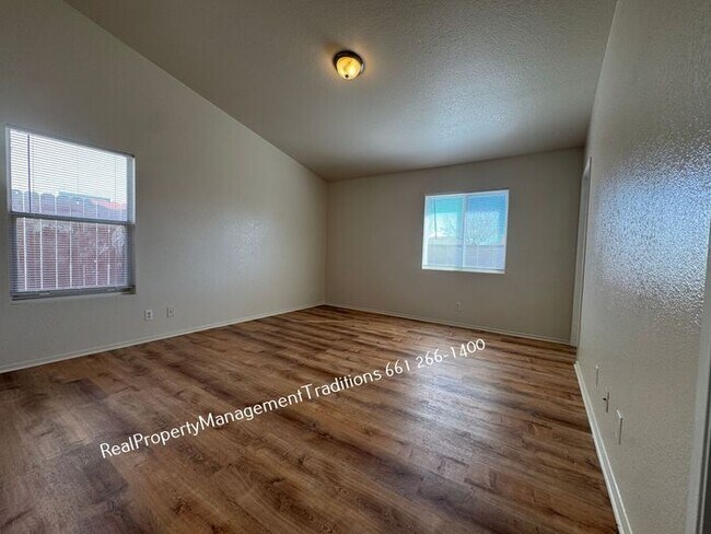 Building Photo - charming 3+2 in Lancaster