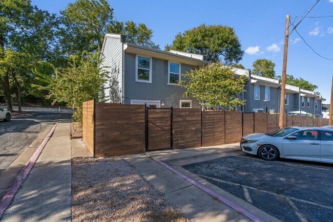Building Photo - 6211 Manor Rd