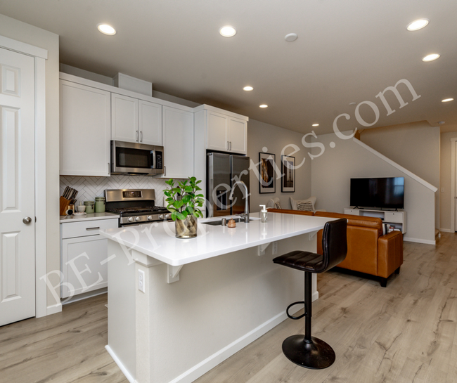 Building Photo - Lovely Tehaleh 3 bedroom