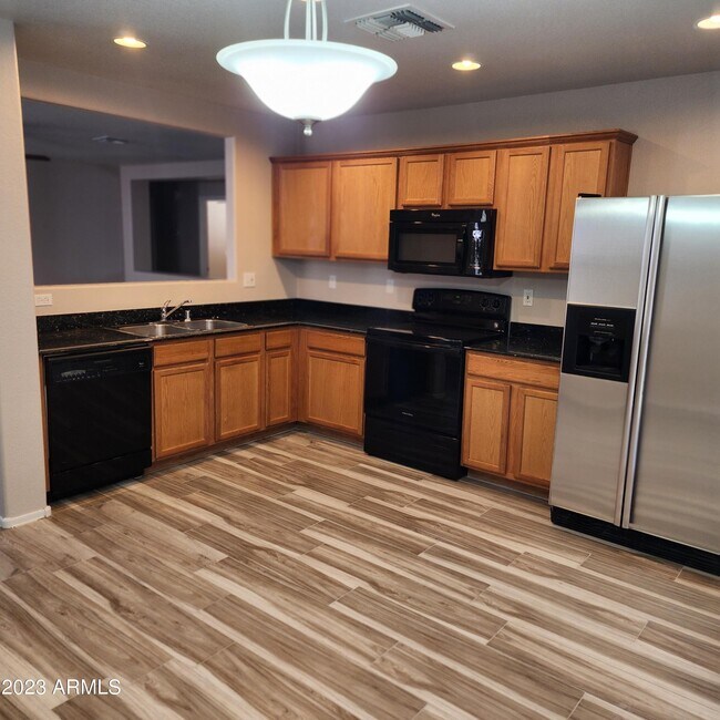 Building Photo - 15864 W Evans Dr