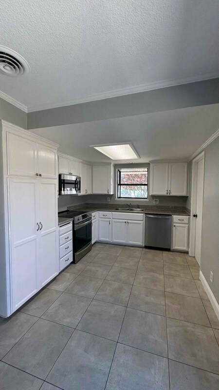Building Photo - 2308 Aladdin Way