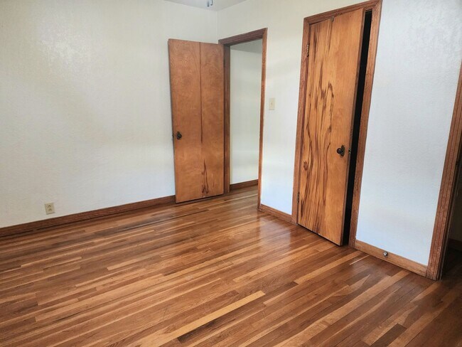 Building Photo - Country Living Home