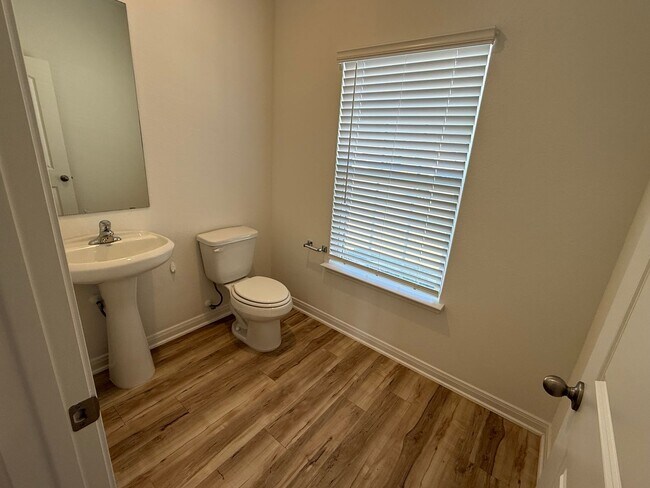 Building Photo - Move-In Ready 4BR with Private Yard & Fire Pit – Won’t Last!