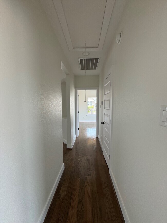 Building Photo - 923 Adele St