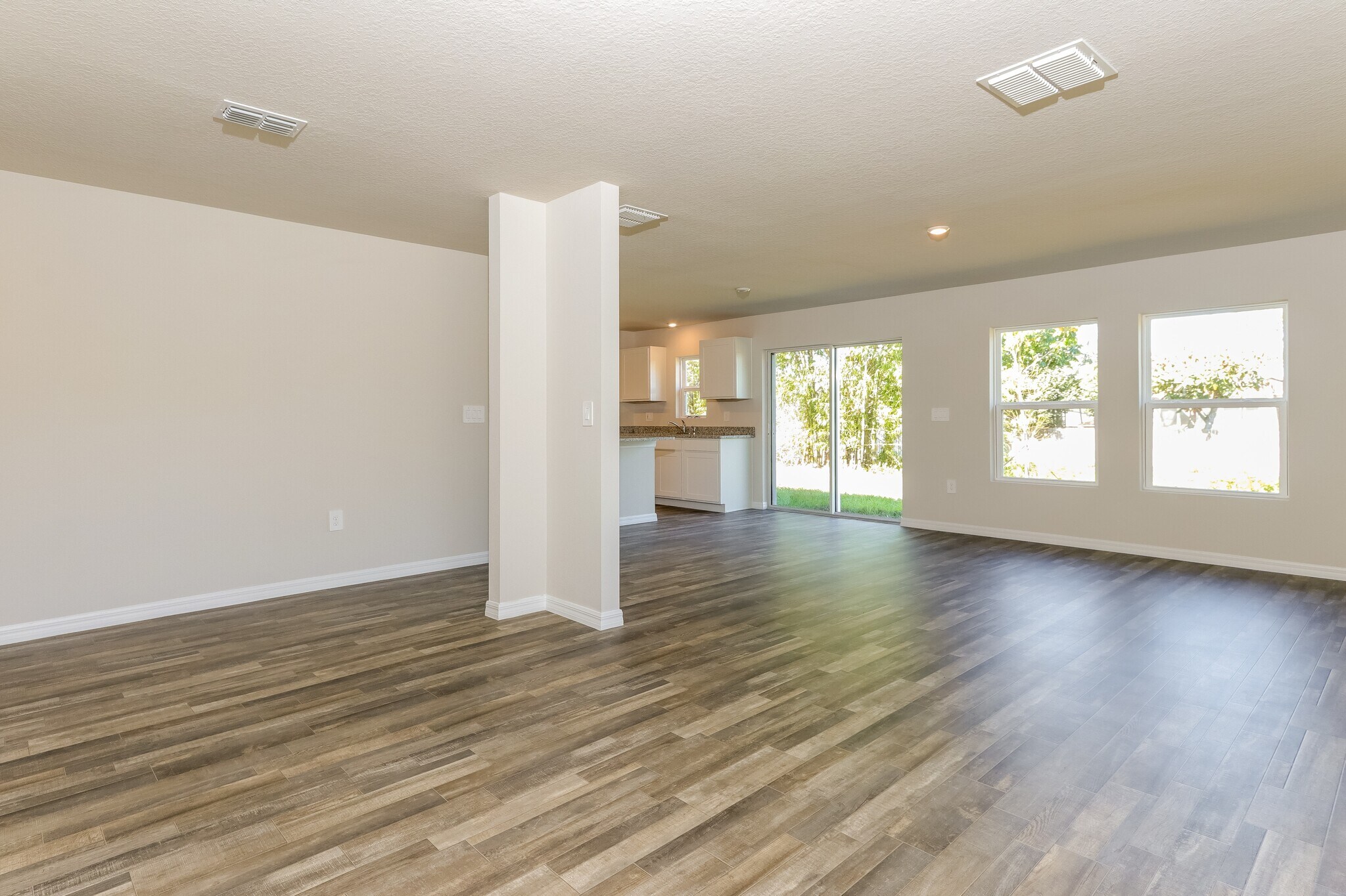 Building Photo - 1831 SE Airoso Blvd