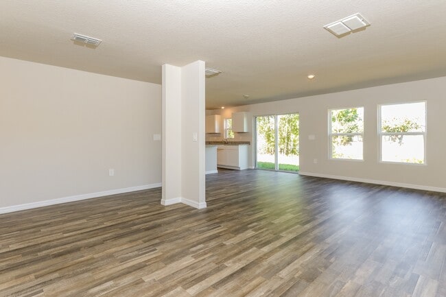 Building Photo - 1831 SE Airoso Blvd