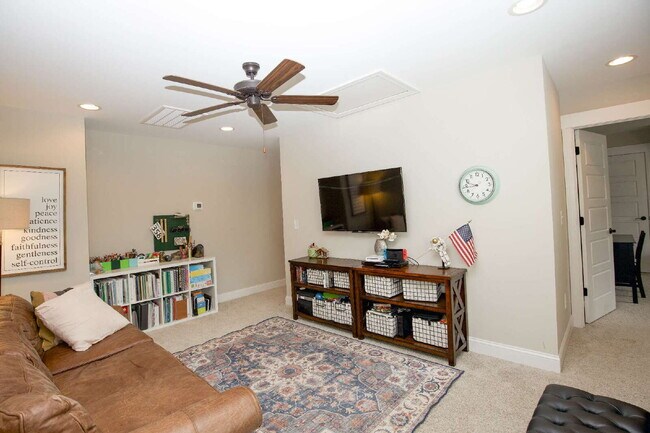 Building Photo - "Charming 4-Bedroom Retreat with Fireplace and 3 Full Baths in Aberdeen!"
