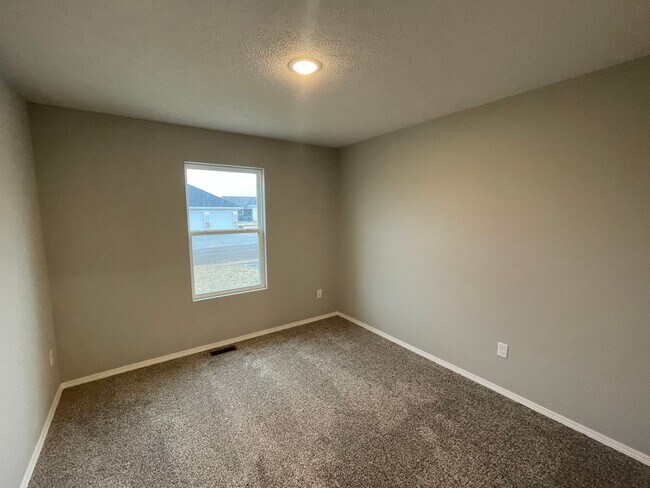 Building Photo - New Build ! Everything new for a great price!