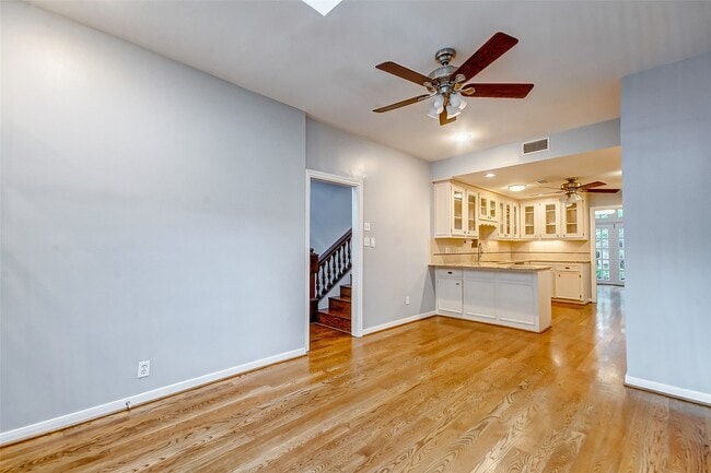 Building Photo - 201 Vanderpool Ln