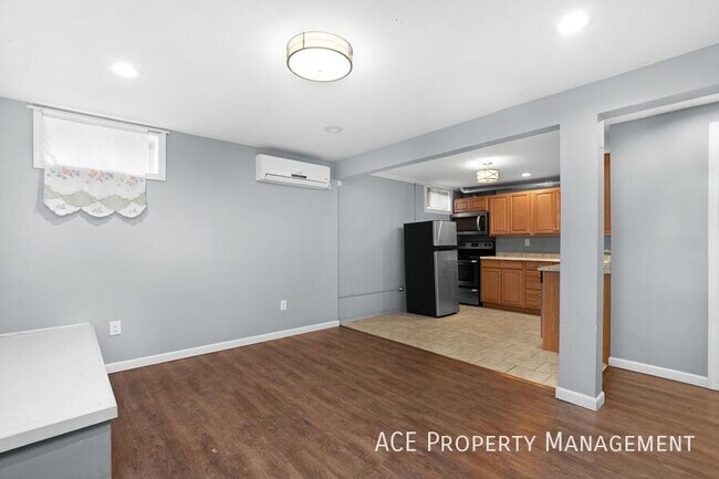 Building Photo - 2108 6th St