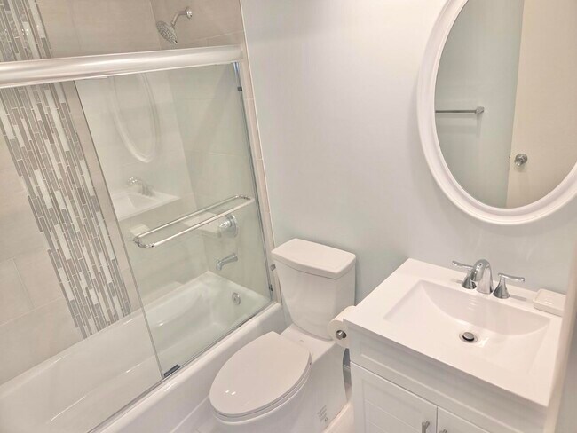 Building Photo - 110 Shore Ct