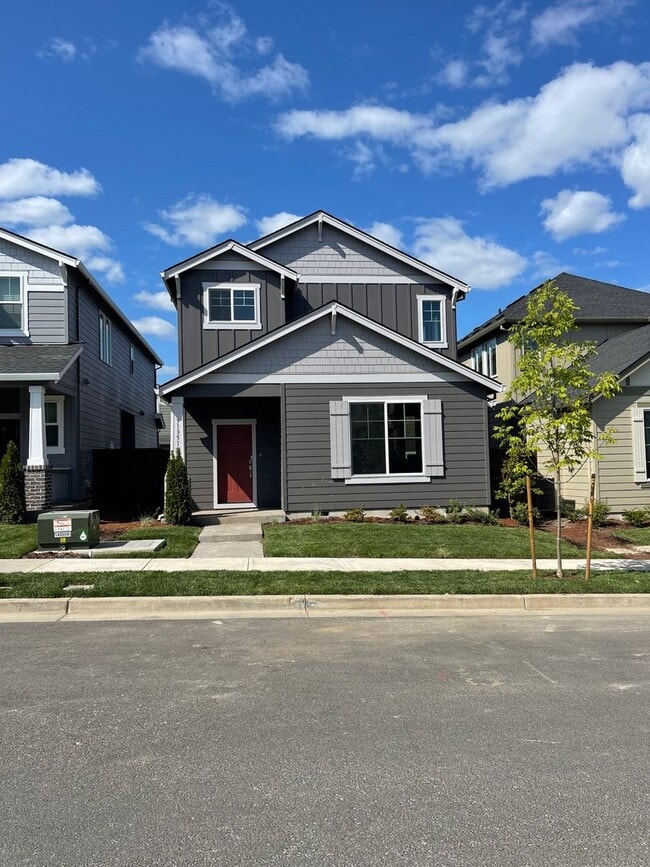 Building Photo - Stylish & Comfortable Living with Fireplace, Island Kitchen, and Private Suite, parks and playgro...