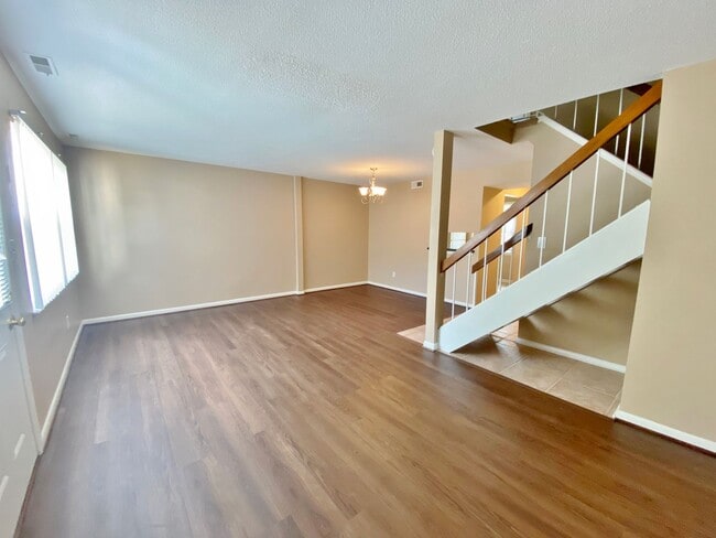 Building Photo - Amazing 2 Bedroom Townhome in Washington Square! Available 03-06-26! All Appliances Convey!