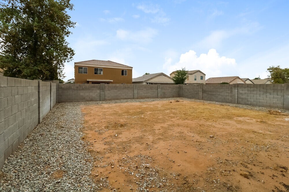 Building Photo - 12329 W Windrose Dr