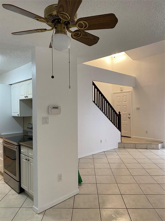 Building Photo - 9365 Pagewood Ln