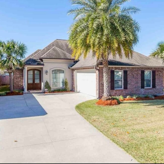 Primary Photo - 10415 Hill Pointe Ave
