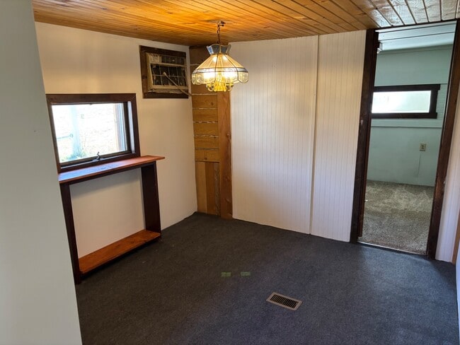Building Photo - 631 Lehigh Ln