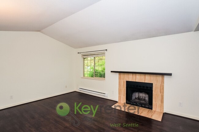Building Photo - Modern 2-Bedroom Retreat with Balcony in C...