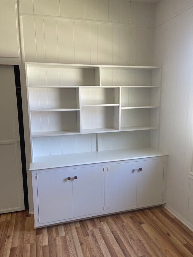 Building Photo - One bedroom apartment in downtown Riverside!