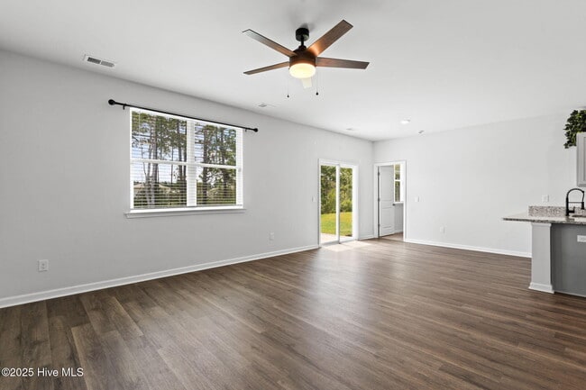 Building Photo - 1760 RIVERTON Dr SE