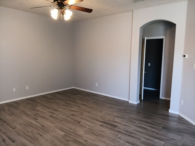 Building Photo - 3 Bedroom, 2.5 Bathroom Home! Schedule a Showing Today!