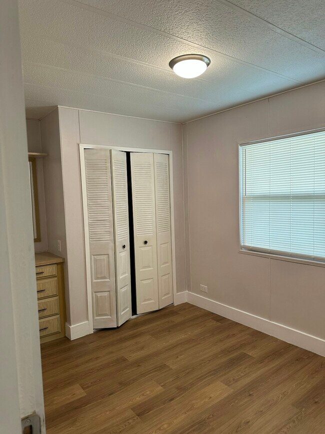 Building Photo - 15 NE 63rd Ct