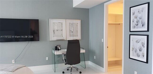 Building Photo - 15811 Collins Ave