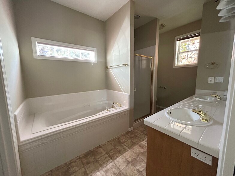 Building Photo - 8470 W Donnybrook Dr