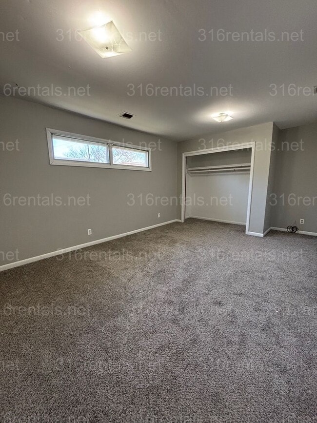 Building Photo - Three bed one bath House Available Now!