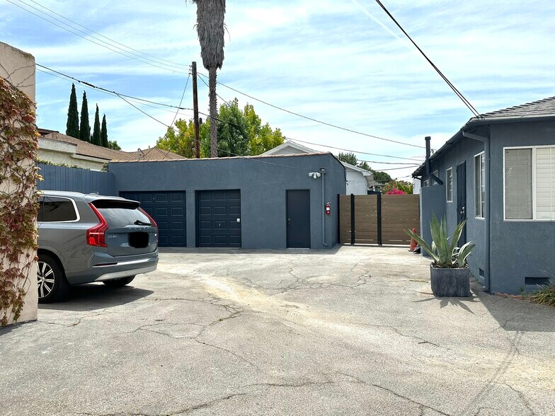 one parking spot - 3412 Pearl St