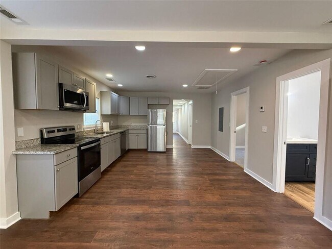 Building Photo - 221 Sheppard Pl