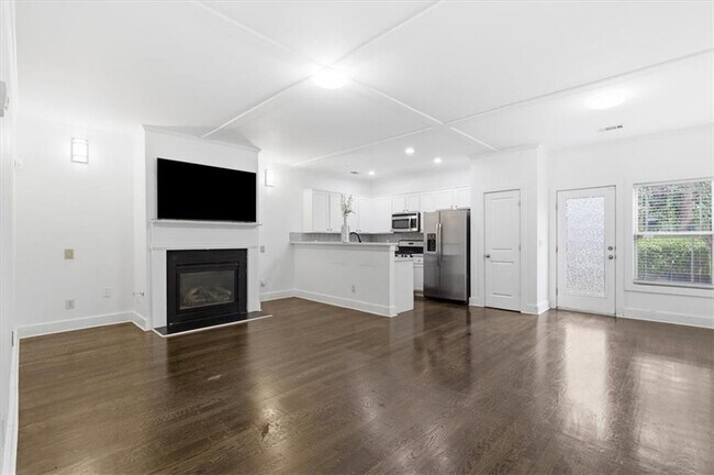 Building Photo - 1076 N Village Dr