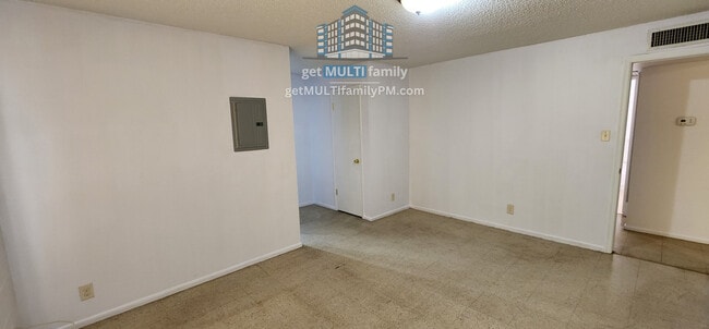 Building Photo - 10044 N 18th Ave