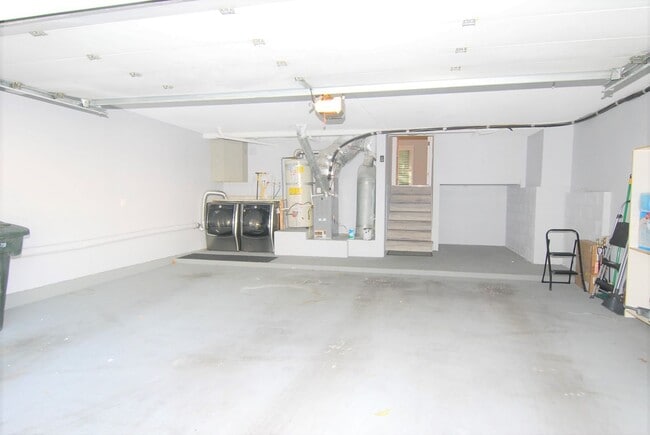Building Photo - Stunning Fully Remodeled Condo in Costa Mesa