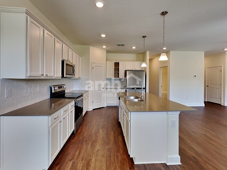 Building Photo - 2118 Saffron Walden Dr