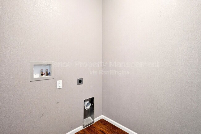 Building Photo - 10051 Seawolf Dr