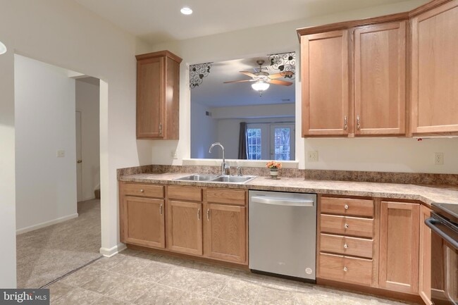 Building Photo - 712 Creekside Dr