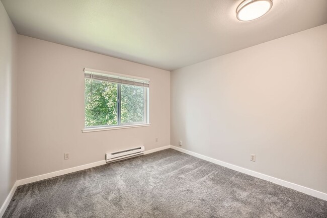 Building Photo - Updated 2 Bed Renton Ridge Condo; A Great ...