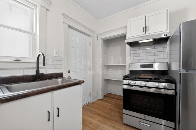 Building Photo - 2113 Goff Ave