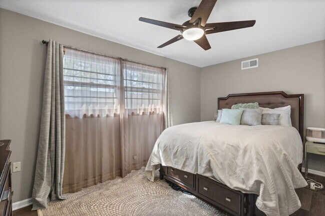 Building Photo - 2635 W 94th Pl