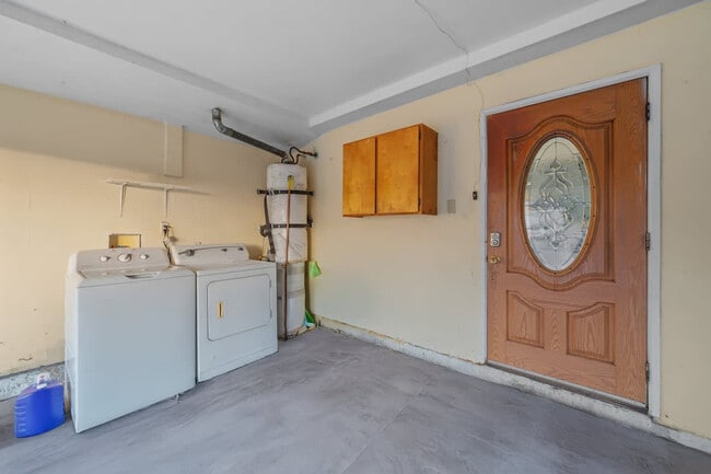 Building Photo - 2304 E 14th St