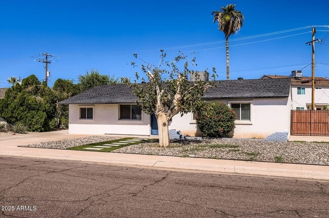 Building Photo - 8020 E Monte Vista Rd