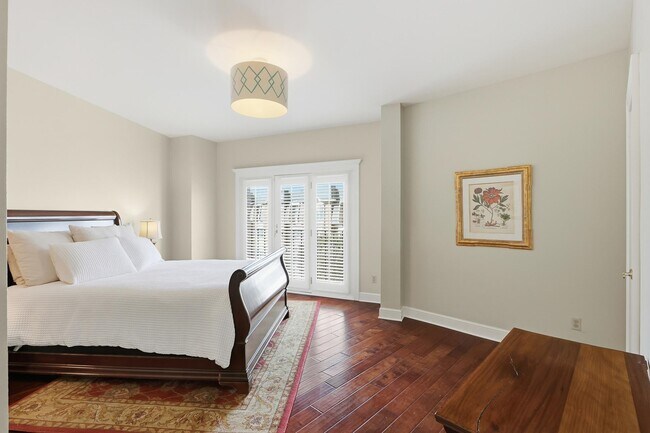 Building Photo - 5400 Park Ave