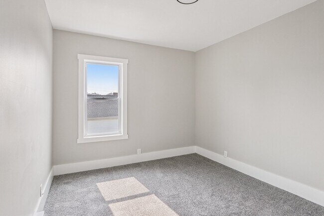 Building Photo - 354 Jencks St