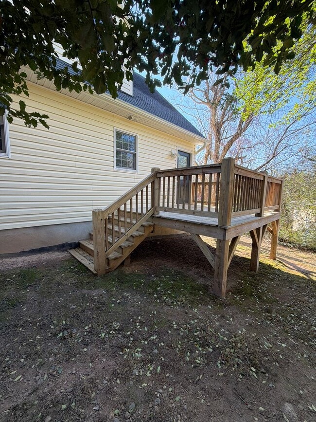 Building Photo - 2 Bedroom 2 Bath Cape Style House in East Asheville