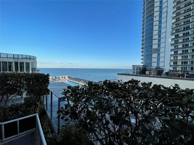 Building Photo - 15901 Collins Ave