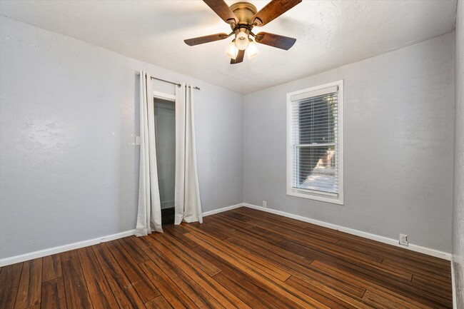 Building Photo - Charming Country Home on 1 Acre – 2 Bed, 1...